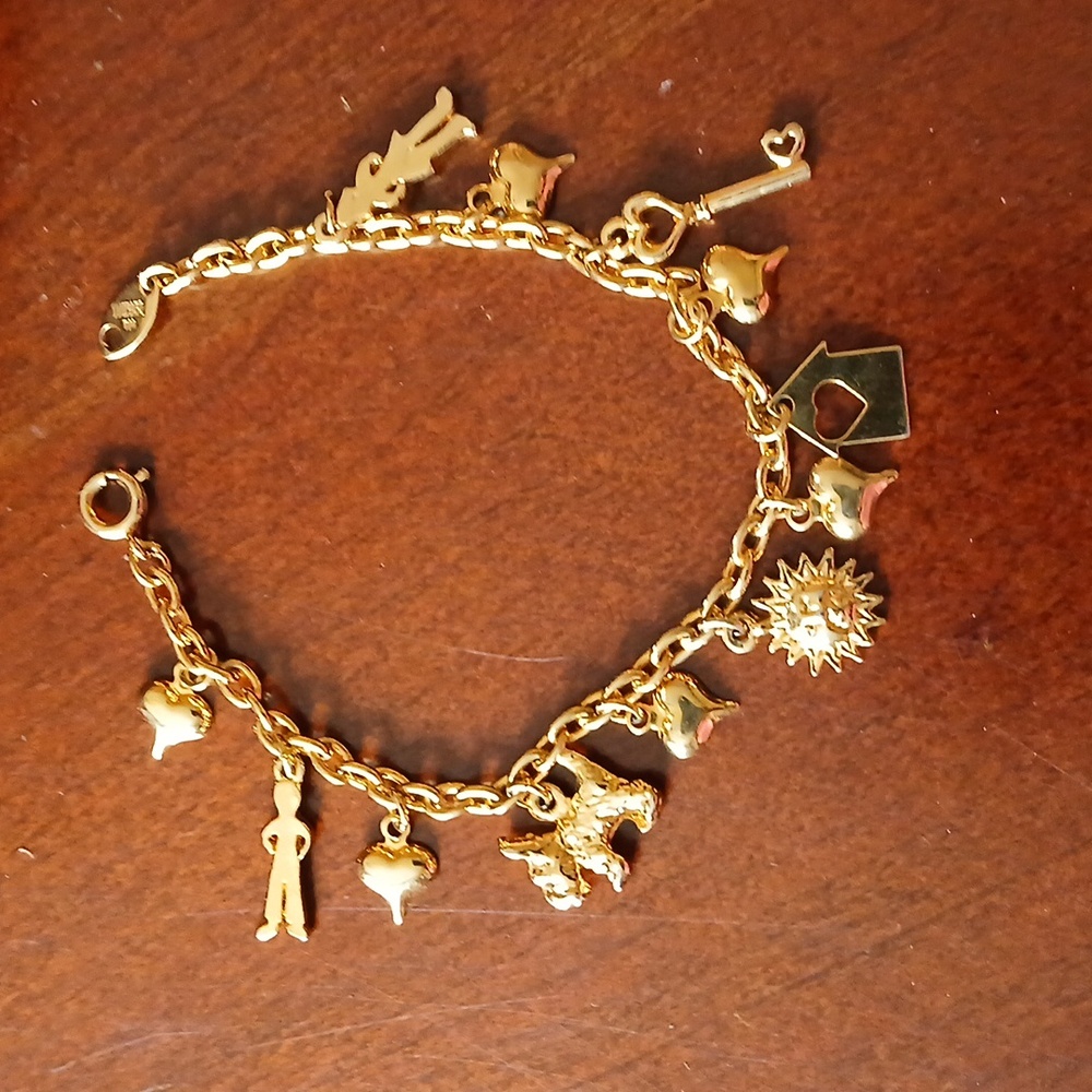 Vtg Trifari "My Favorite Things" Charm Bracelet - Picture 4 of 4